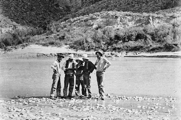 Prospectors on Colorado River in Glenn Canyon, 1901