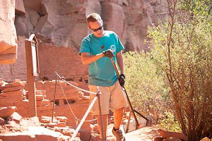 Pink Jeep volunteer doing trail maintenance at Honanki Heritage Site