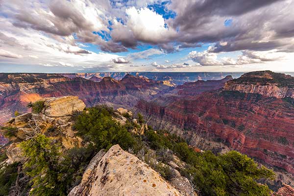 Stunning view of Grand Canyon North Rim from tip of Bright Angel Point Trail