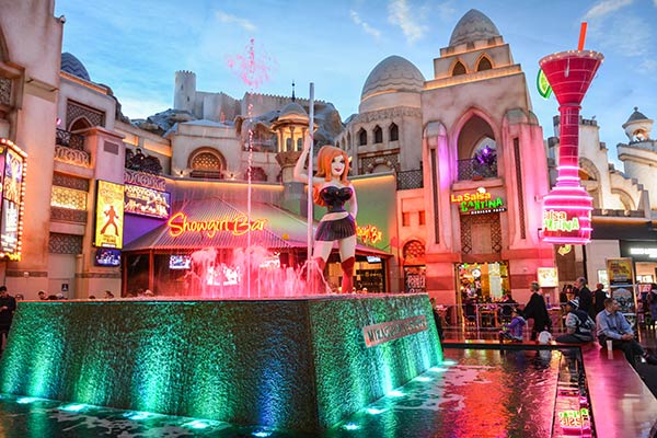 Looking to enjoy all Las Vegas has to offer without breaking the bank? Pink  Adventure Tours has you covered! View our complete guide on how to vacation  in Sin City on a