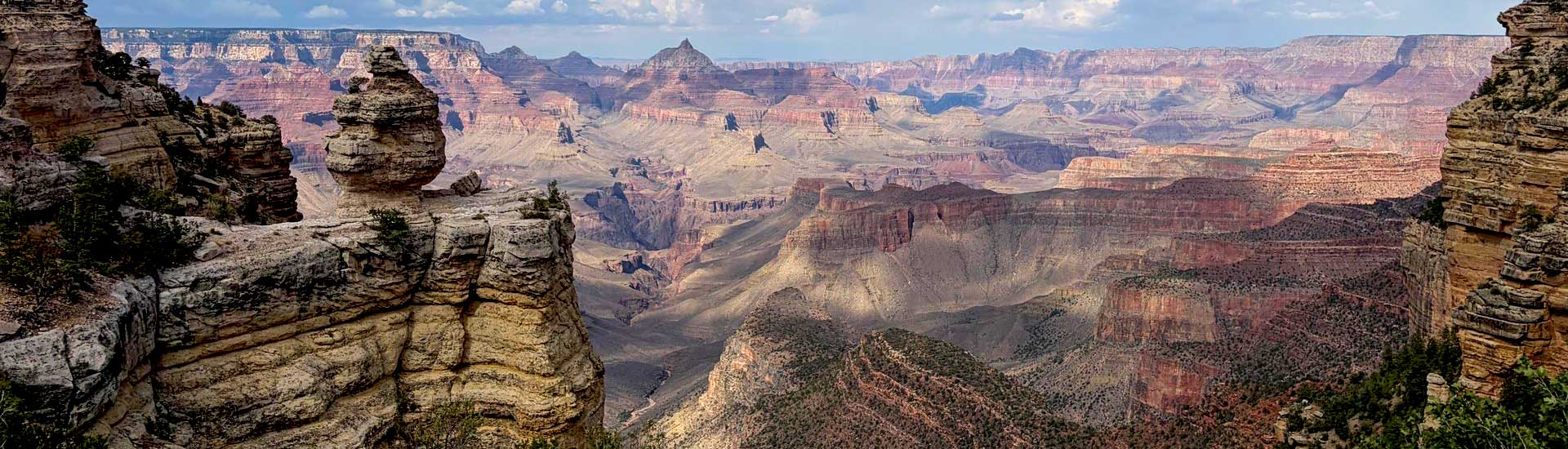 A stunning view across the Grand Canyon from the South Rim, Grand Canyon National Park AZ.
